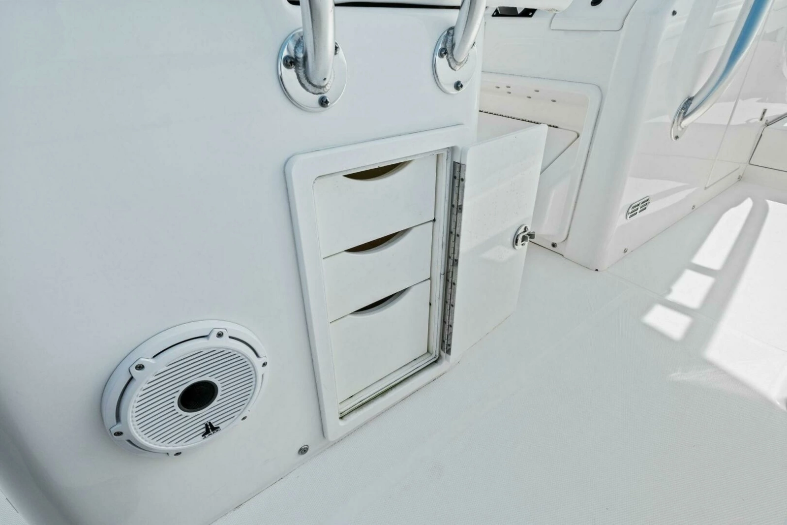 2012 Regulator 32