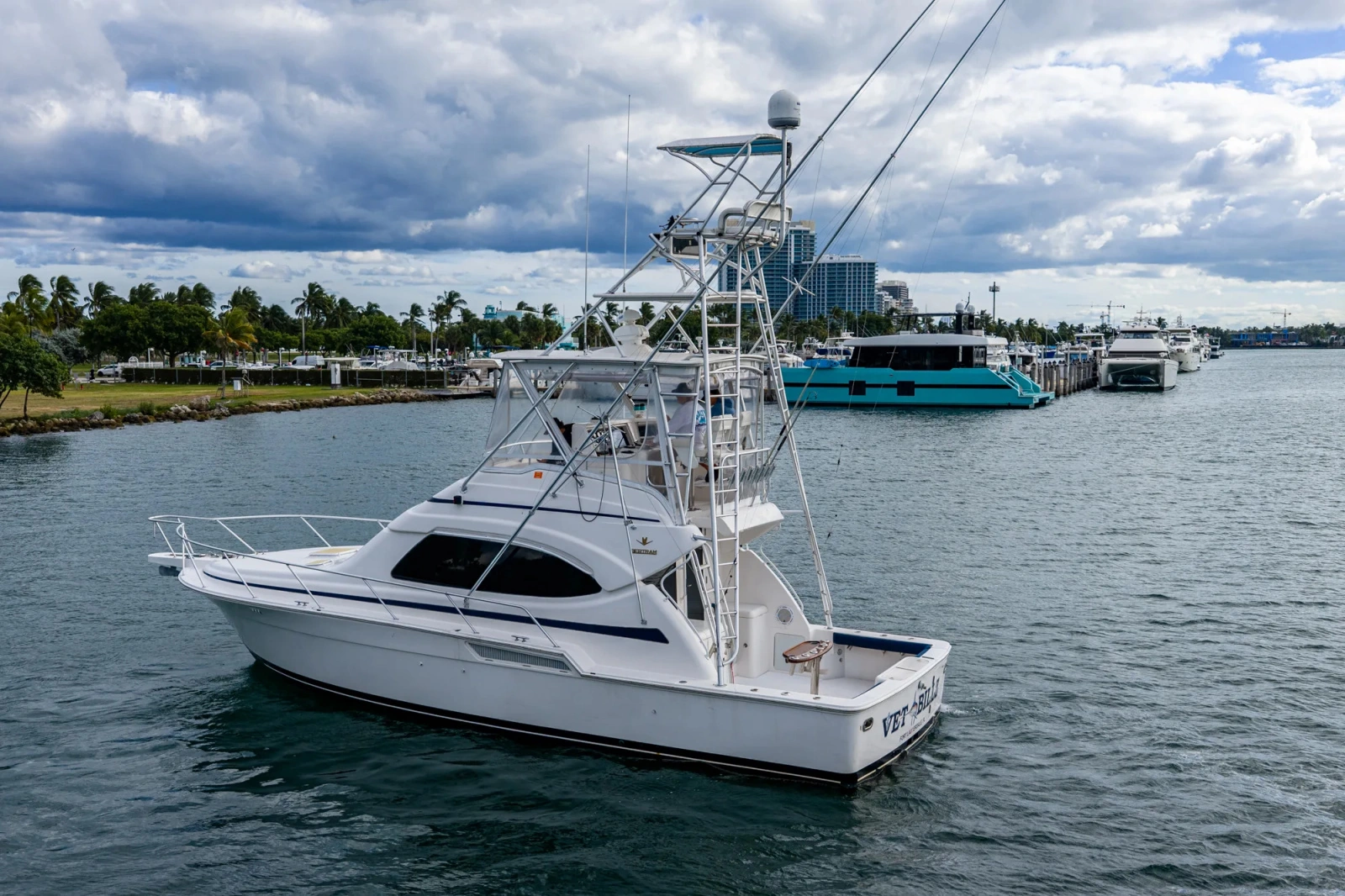 2001 Bertram 390
