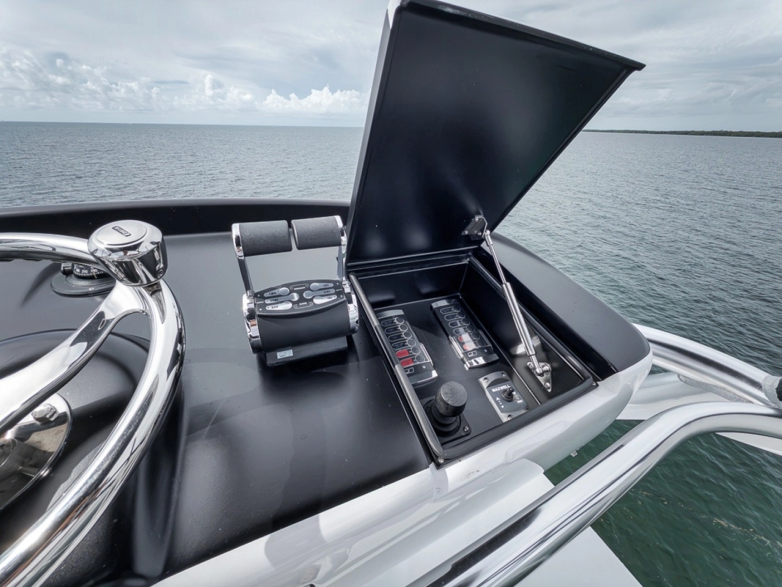 2021 Weaver 75 Convertible