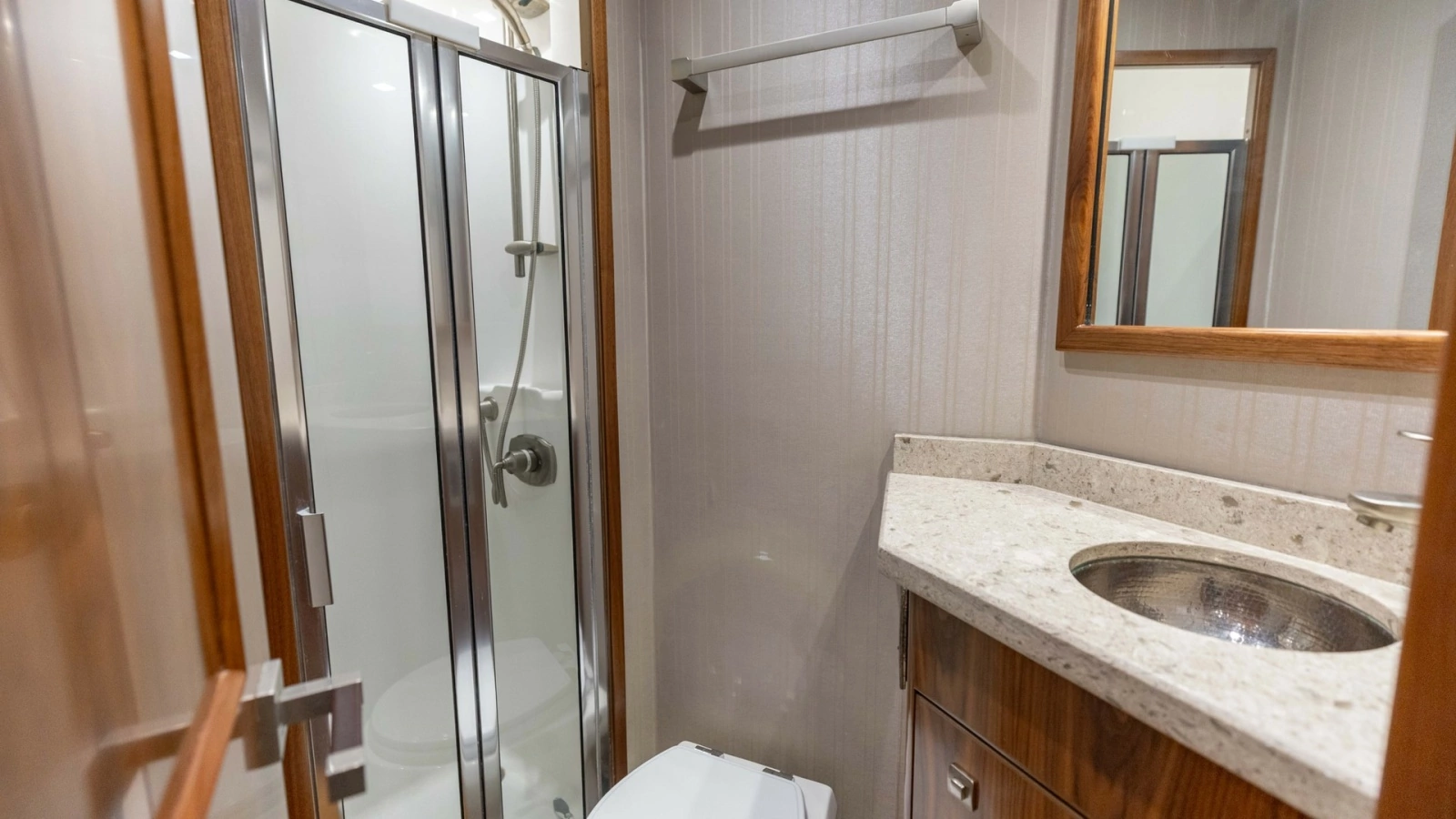 Elegant En-Suite Bathroom