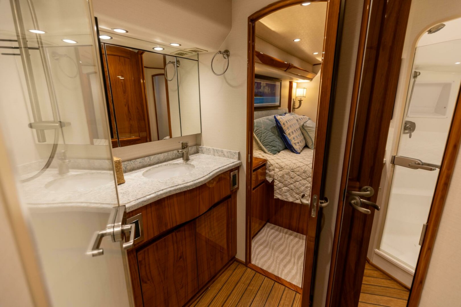 66' 2017 Viking 66 Convertible