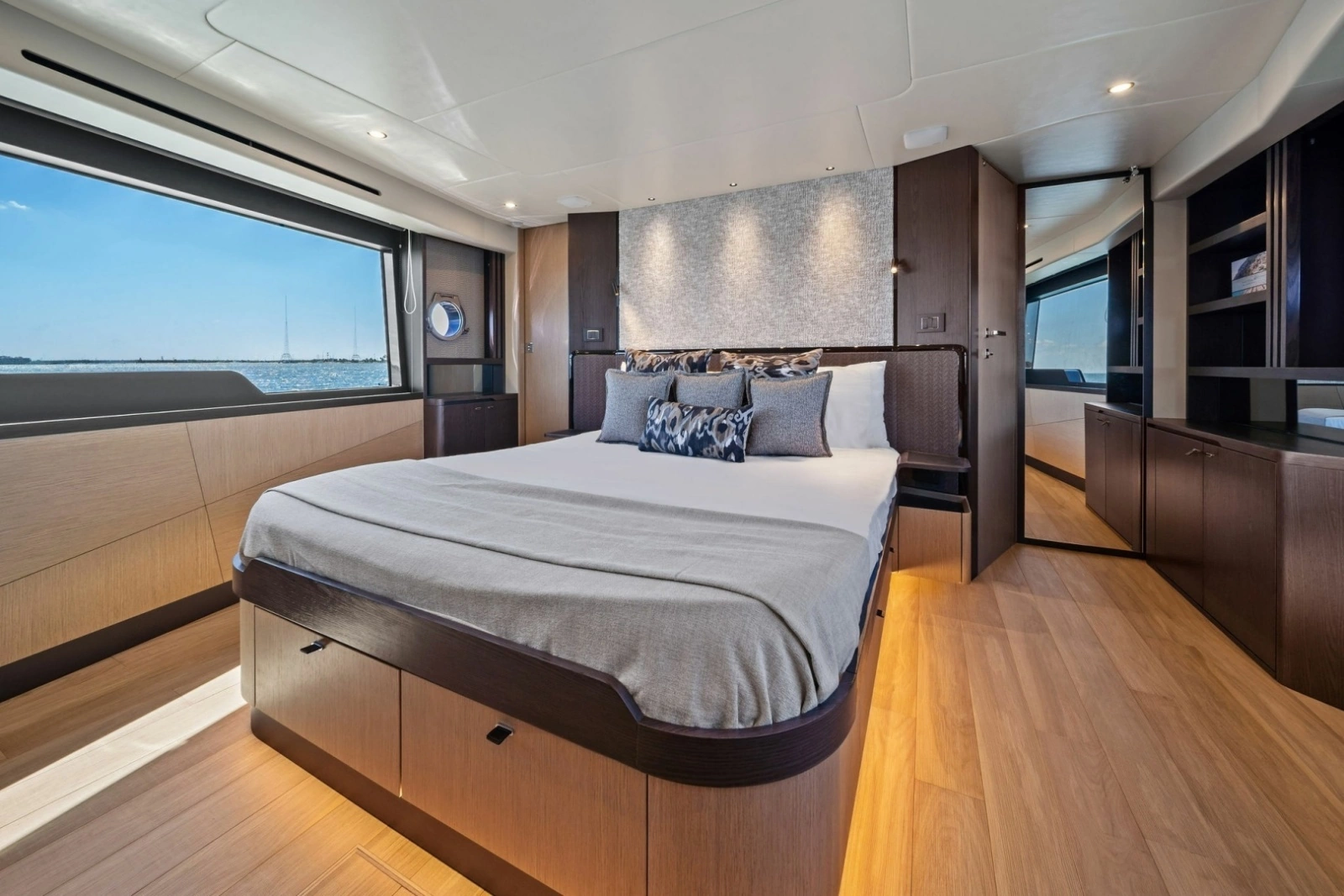 New 2027 56 Absolute Fly 56ft Absolute Yacht For Sale
