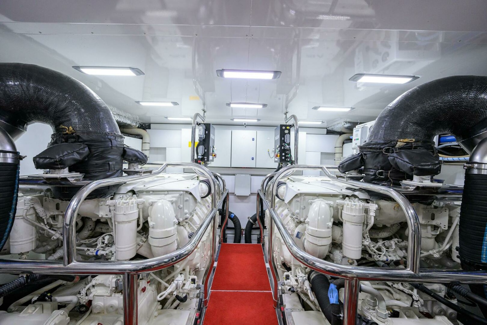 Princess Y78 - Janie II - Engine Room