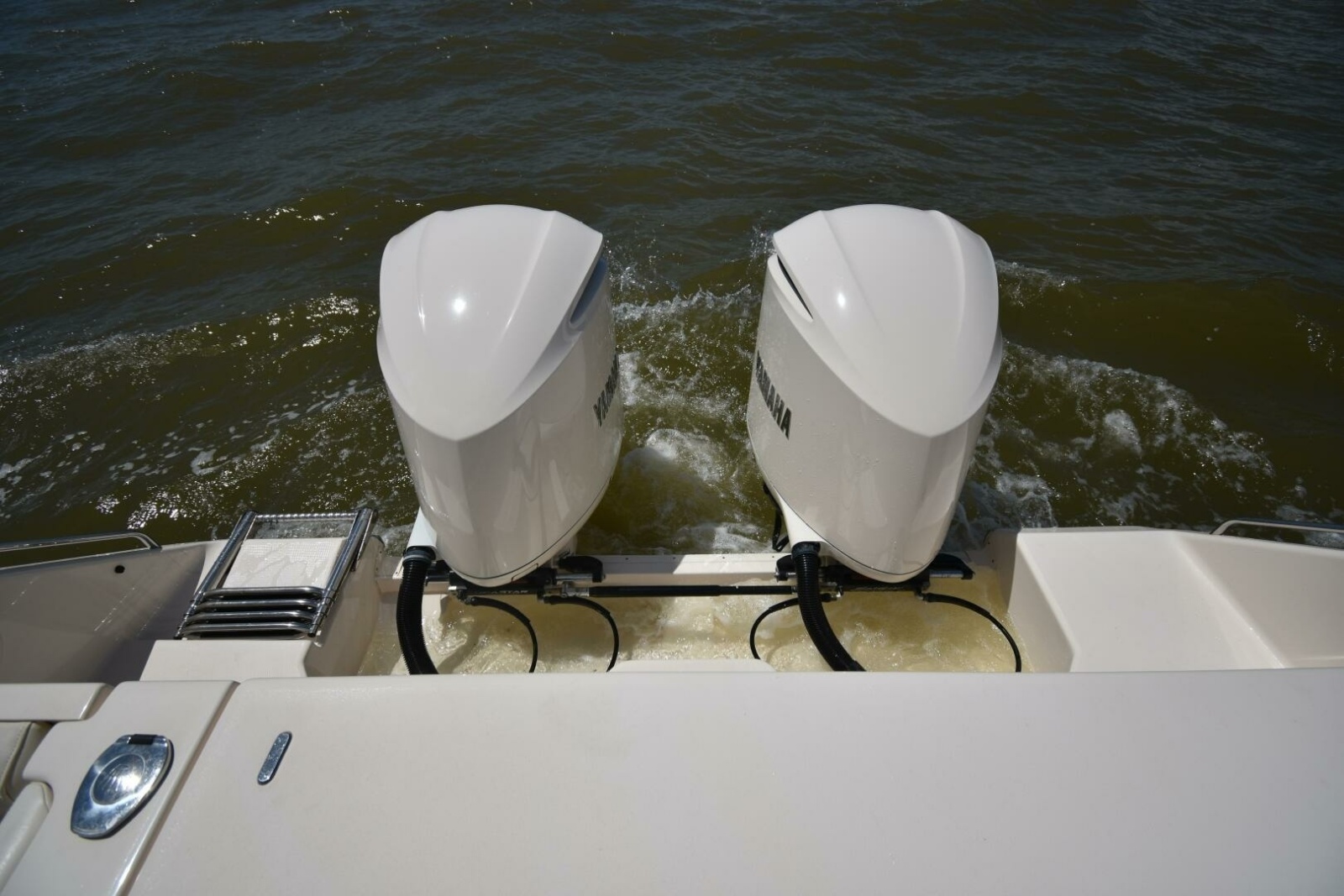 33' 2016 Grady-White 330 Express