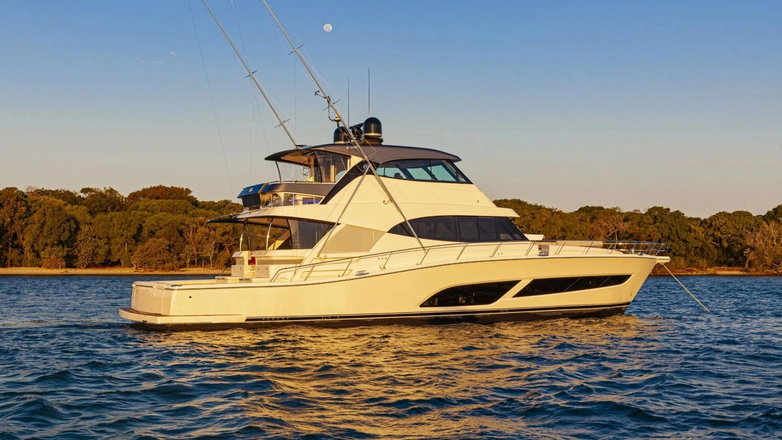 72 SPORTS MOTOR YACHT 72ft Riviera Yacht For Sale