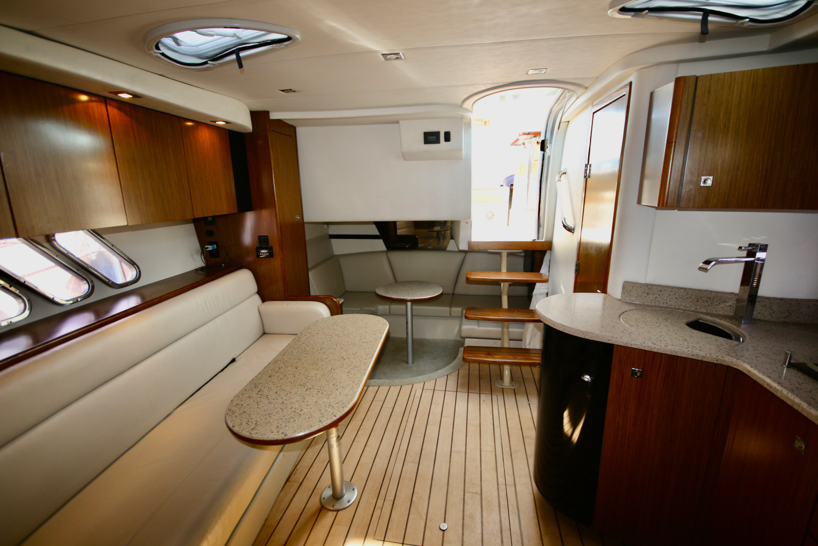 2013 Cruisers Yachts 380