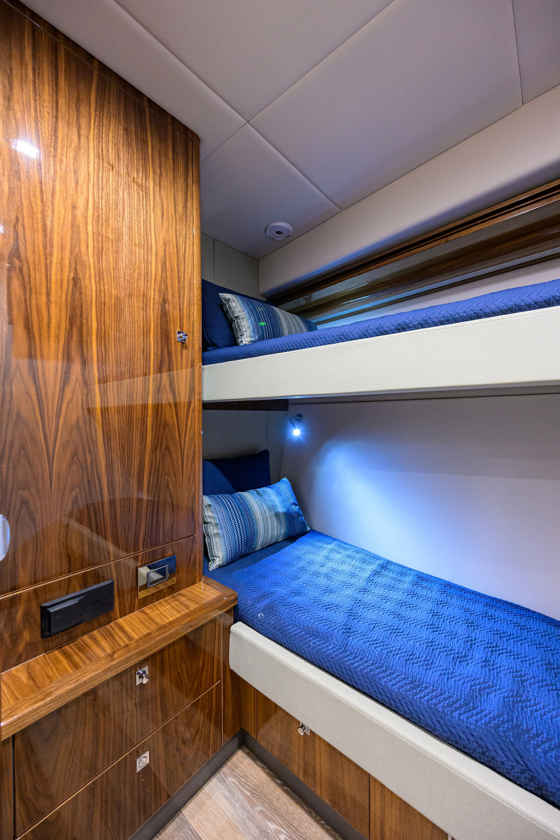 2023 Riviera 5400 Sport Yacht