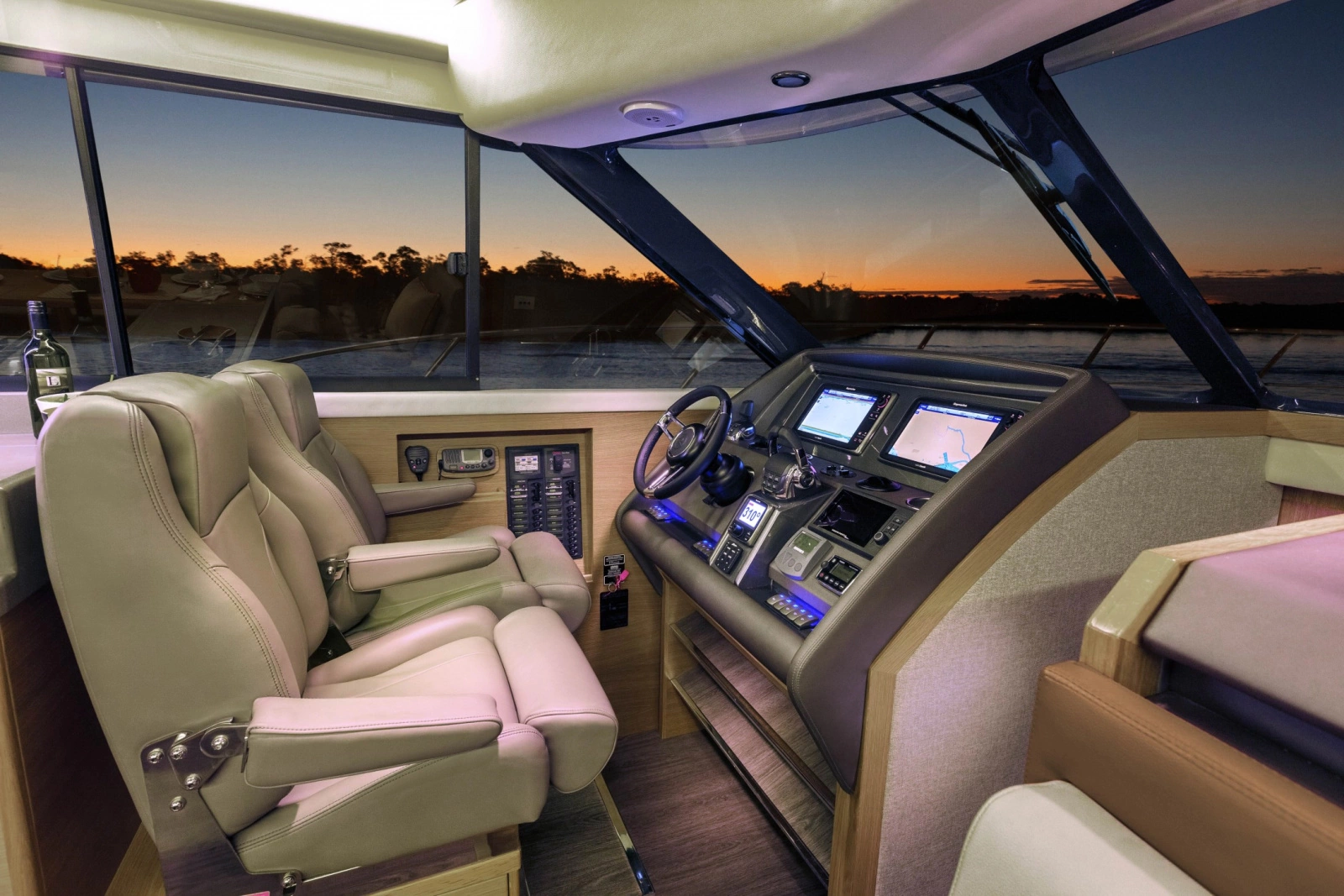 445 SUV 44ft Riviera Yacht For Sale