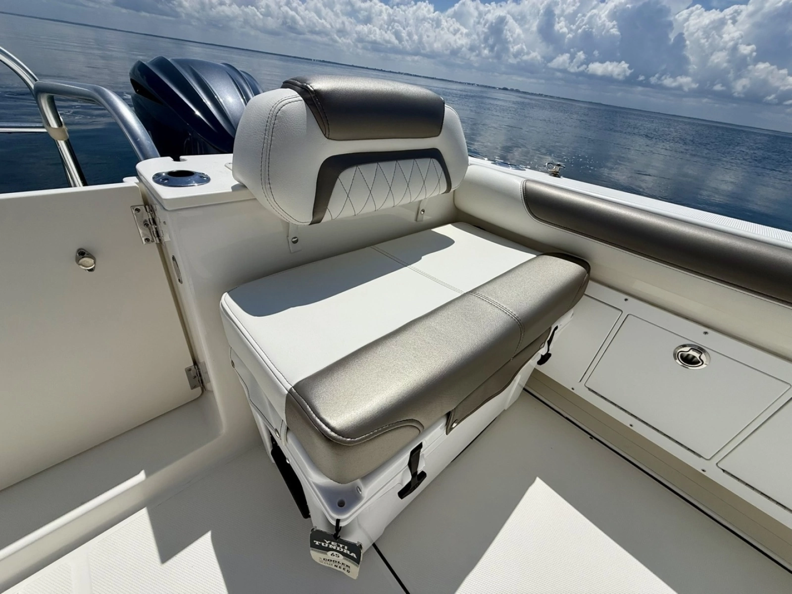 29ft World Cat Yacht For Sale