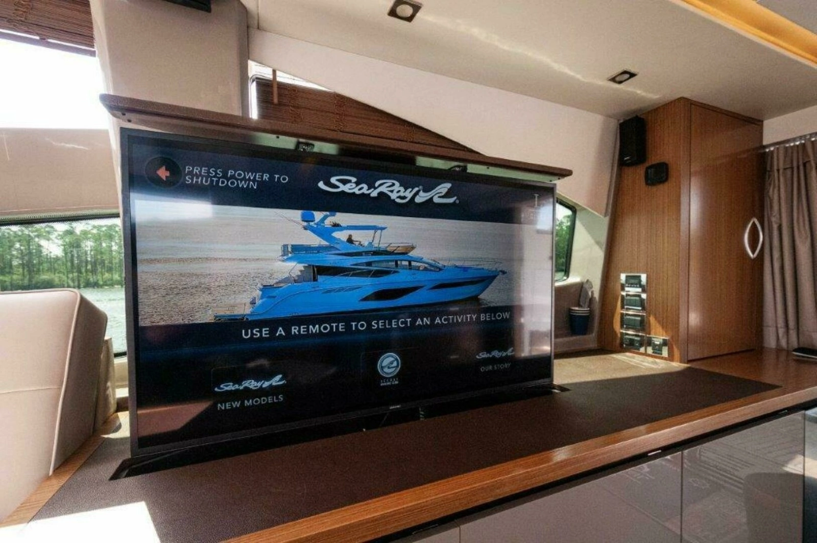 2018 Sea Ray L550 Flybridge photo 5