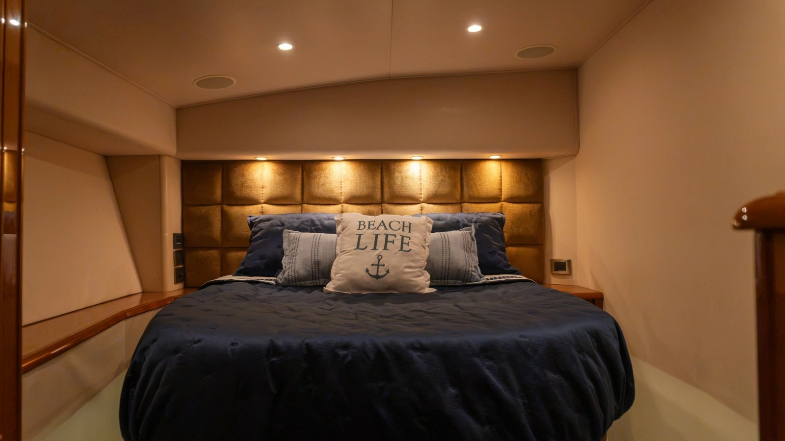 2009 Viking 50 Convertible "Jammin" - Luxurious Forward Stateroom