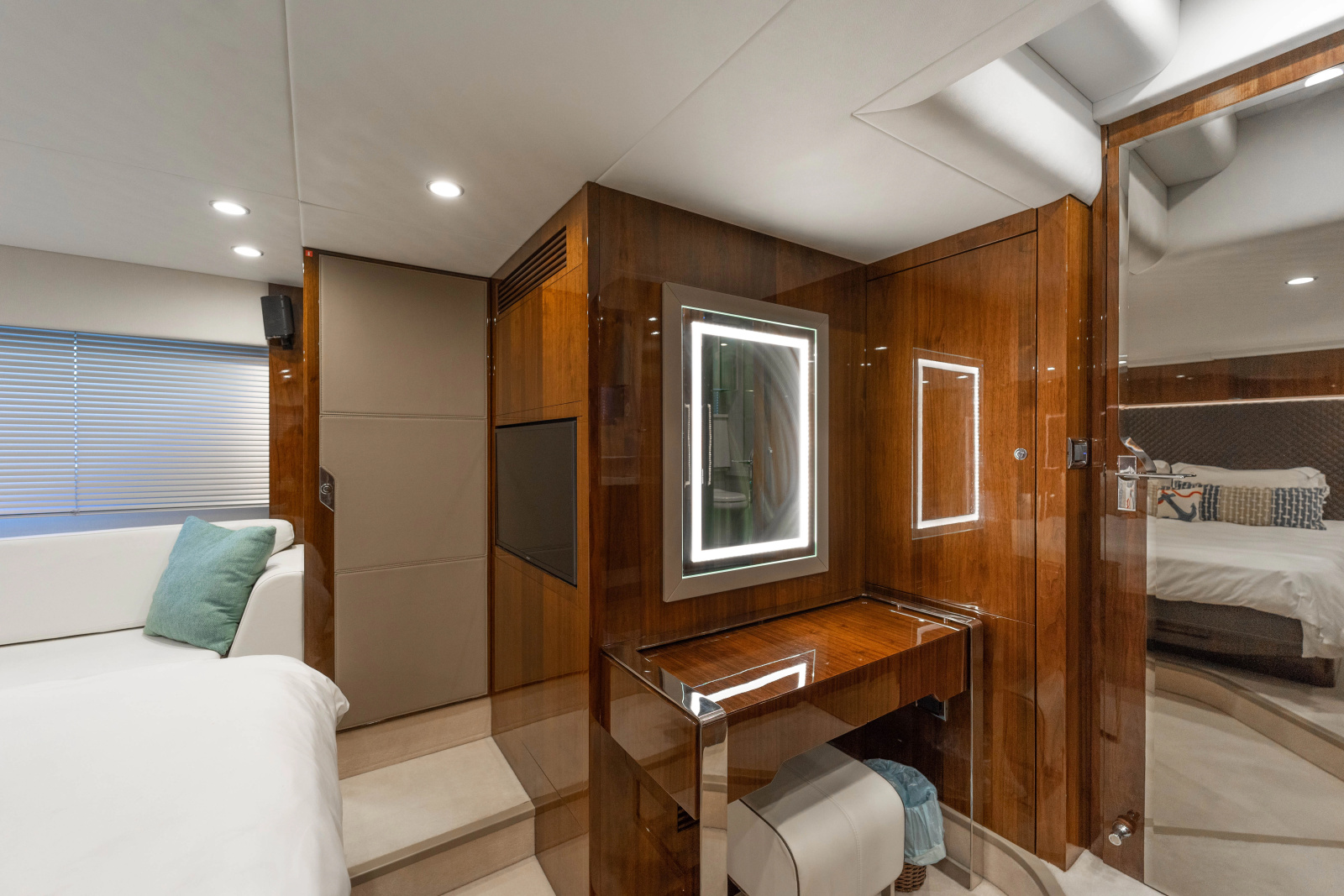 2019 Fairline Squadron 53