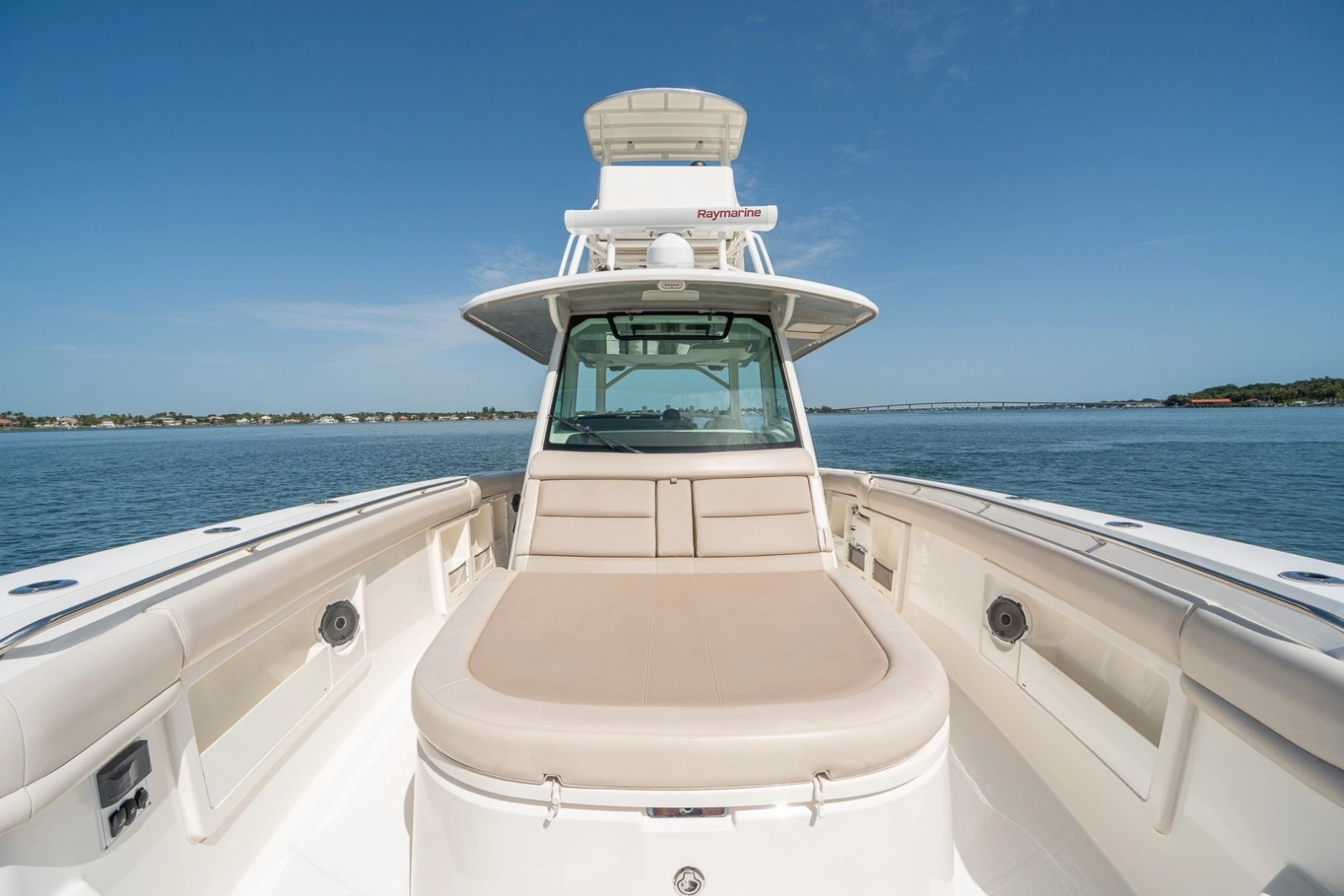 Boston Whaler 380 Outrage - Worth the Tiempo