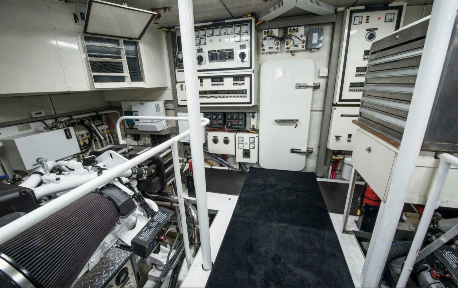 Cheoy Lee 95 FOOTLOOSE - Engine Room