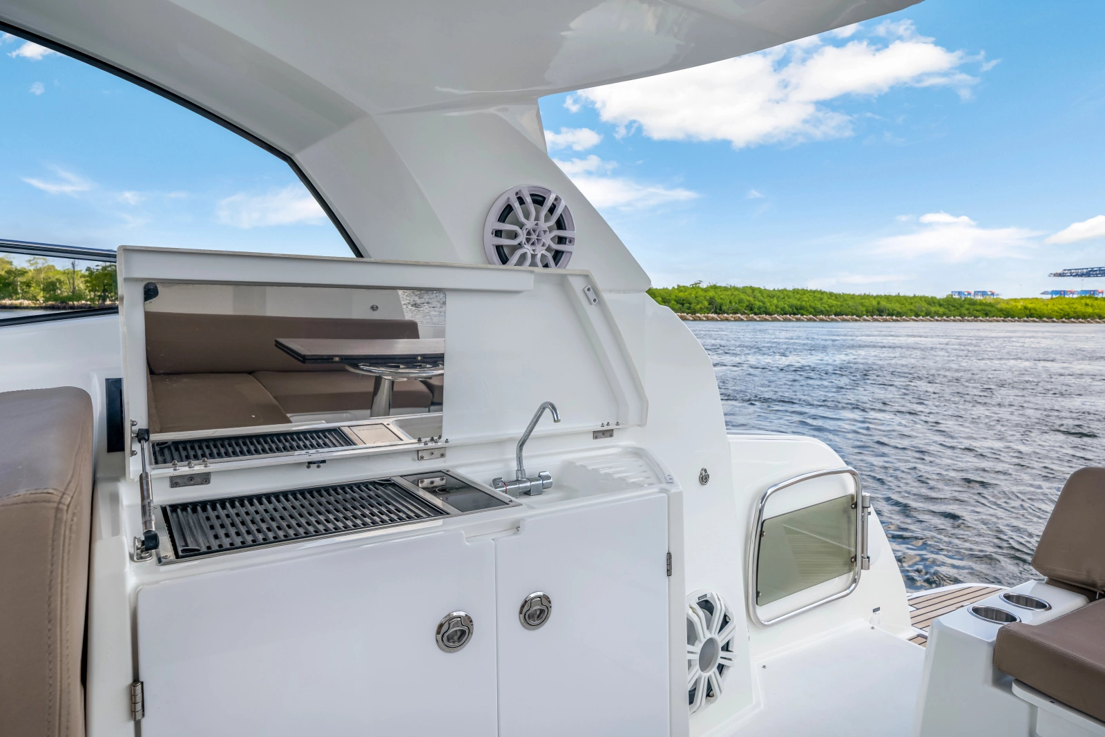 2016 Jeanneau Leader 36