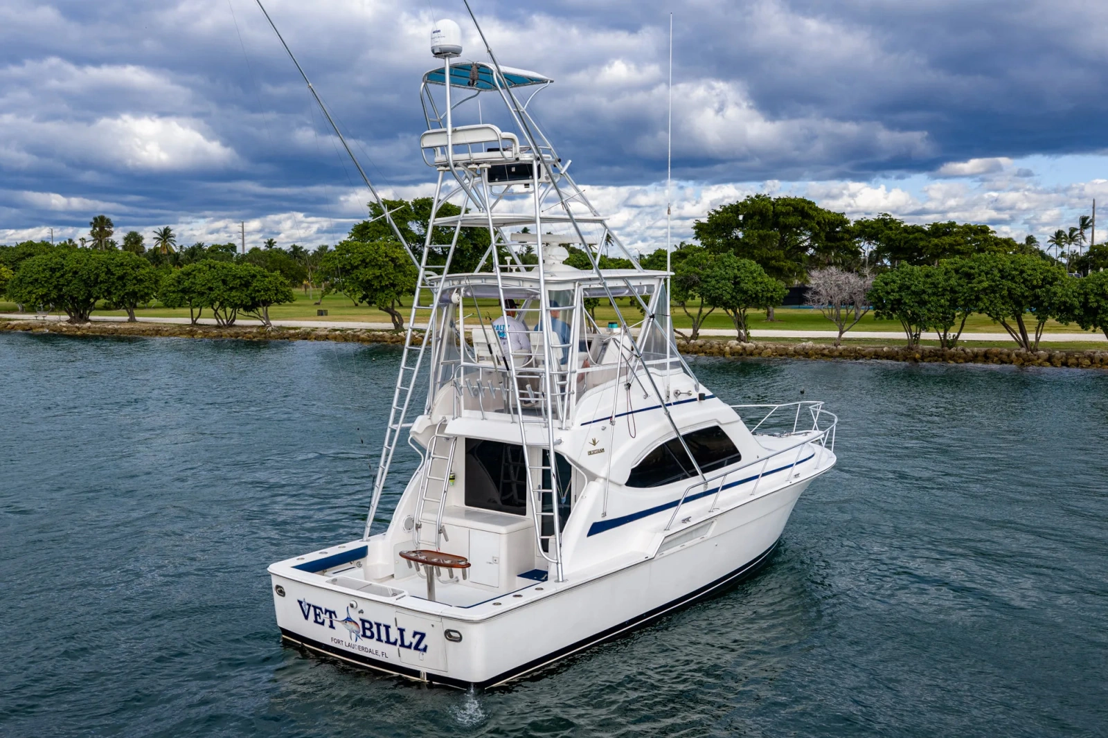 2001 Bertram 390