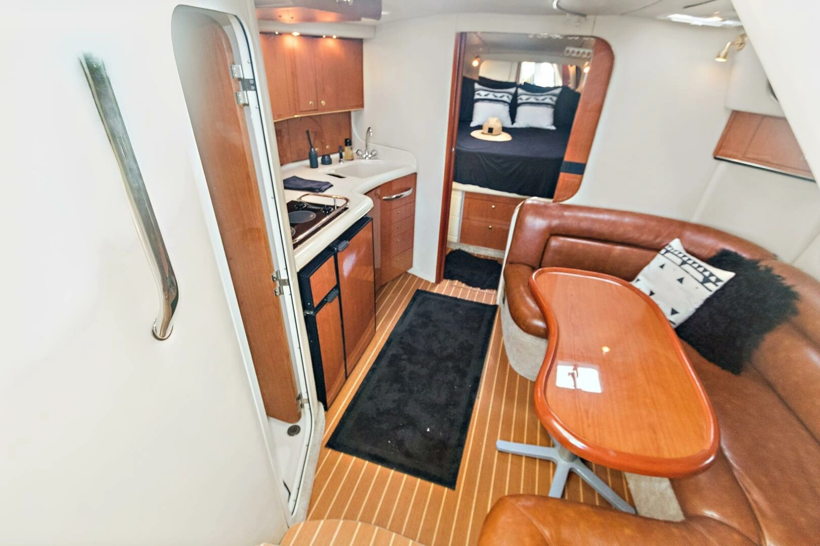 2000 Sea Ray 370 Express Cruiser