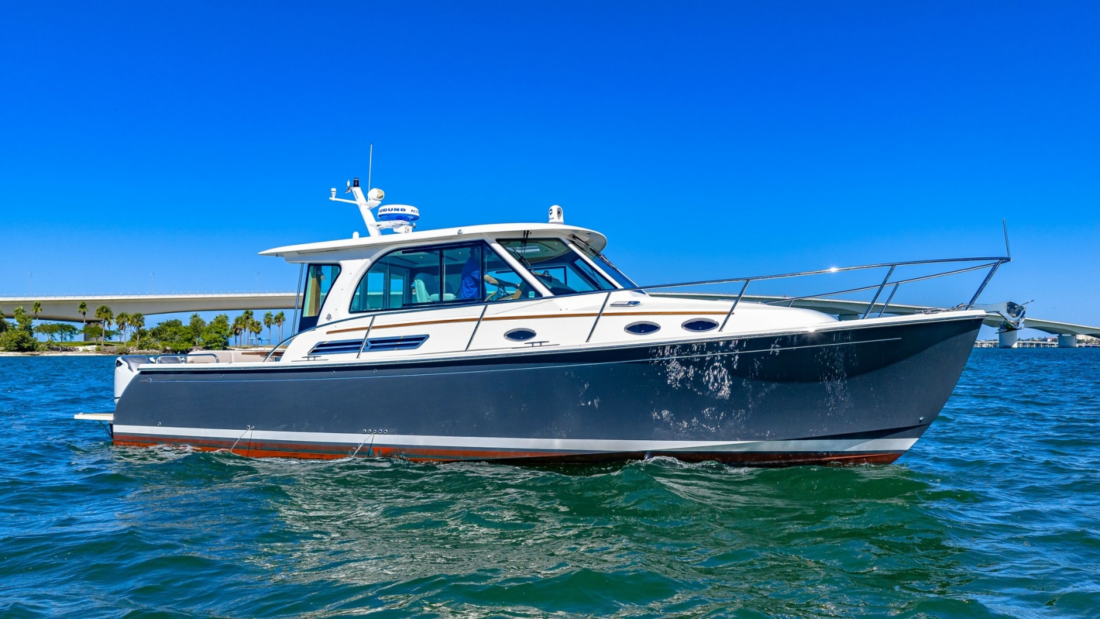 Starboard Profile of Back Cove 390