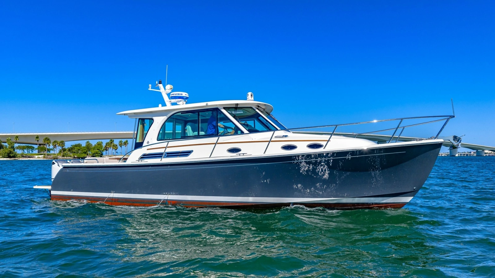 Starboard Profile of Back Cove 390
