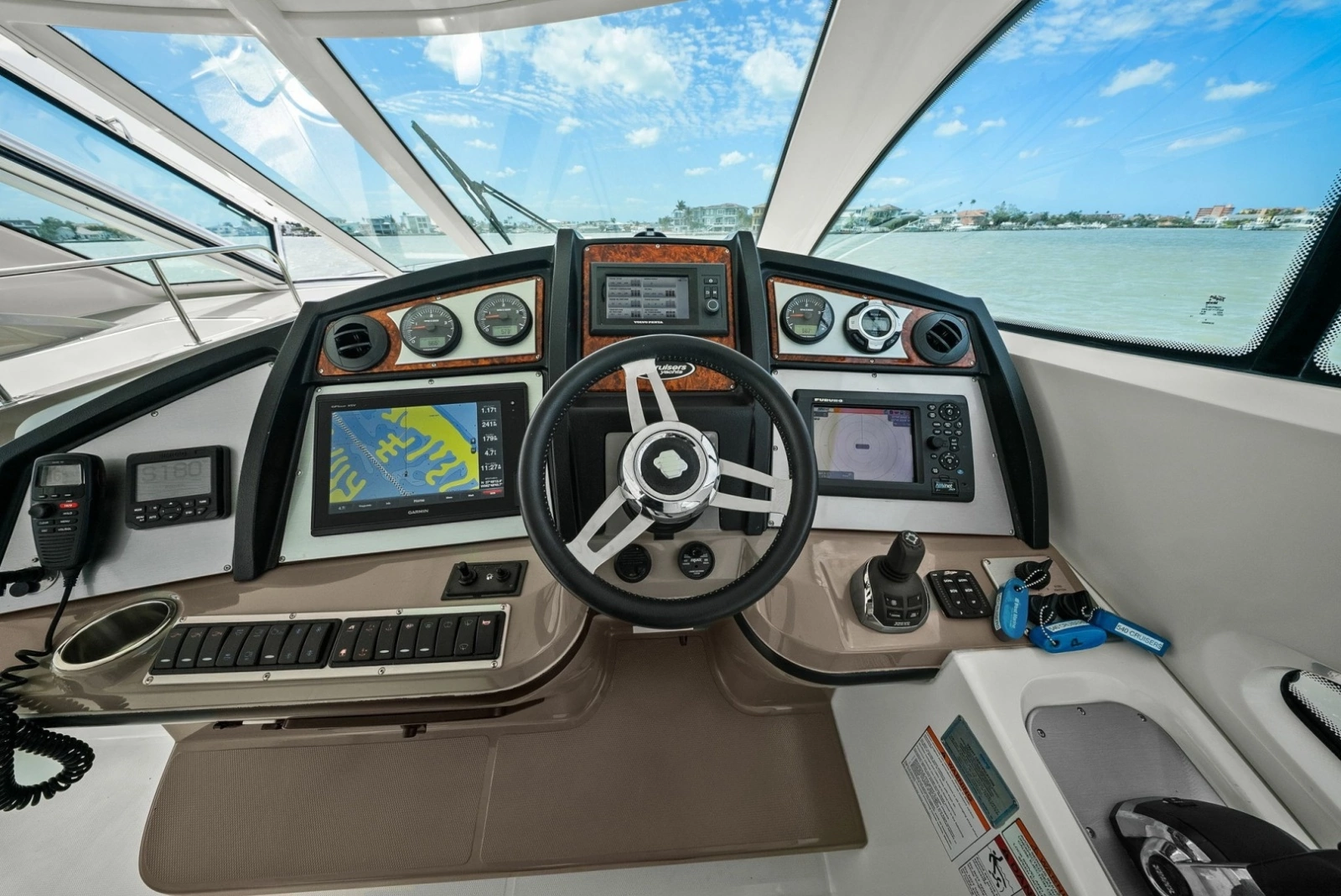2012 Cruiser Yachts 54 Cantius - Helm