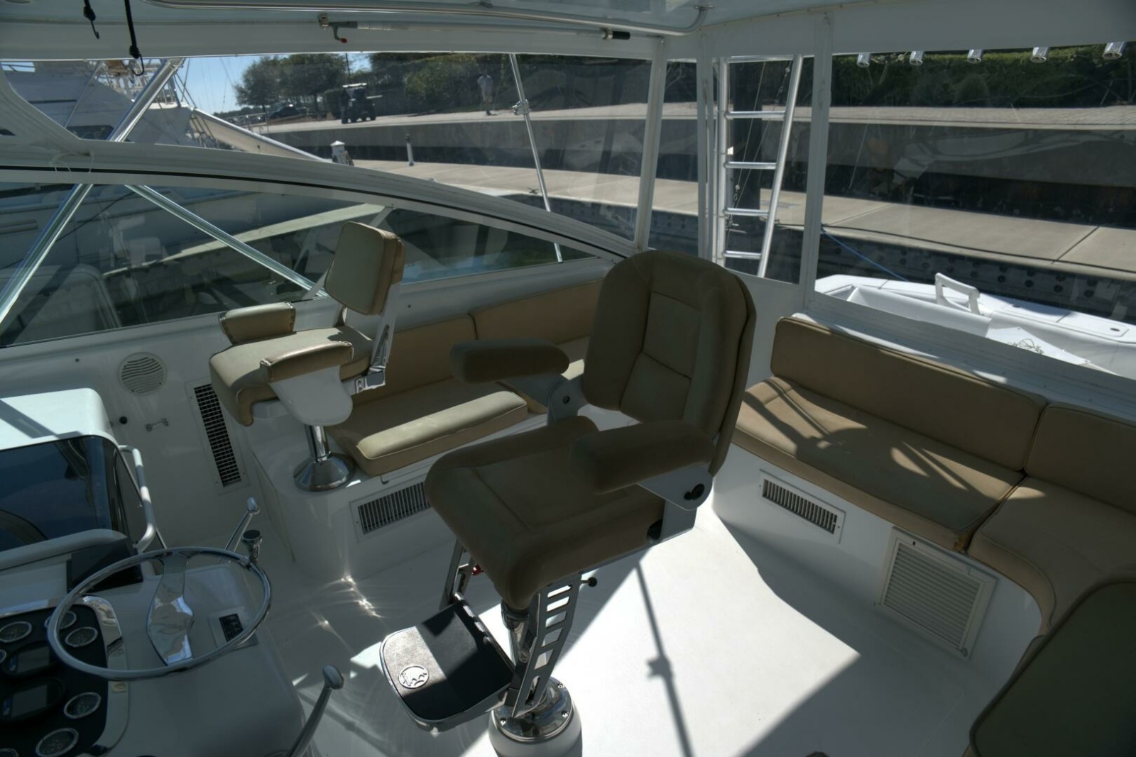 43' 2002 Viking 43 Open