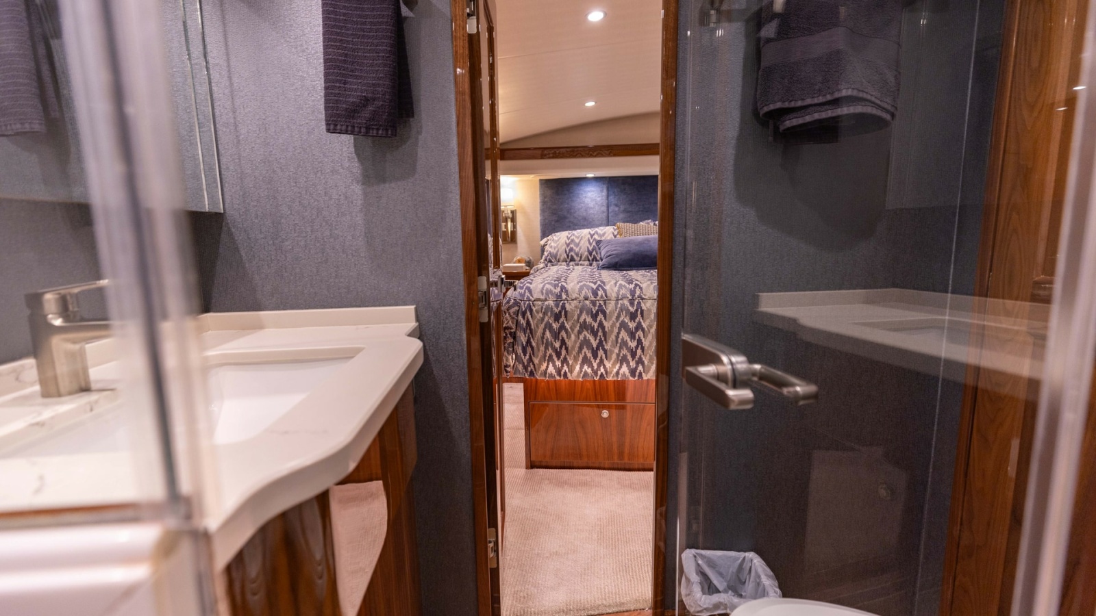 Guest Cabin and En-Suite Bathroom
