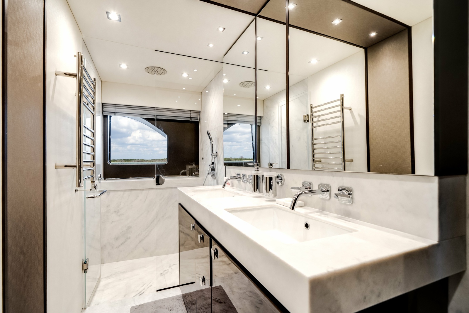 2019 Sunseeker 76 Flybridge