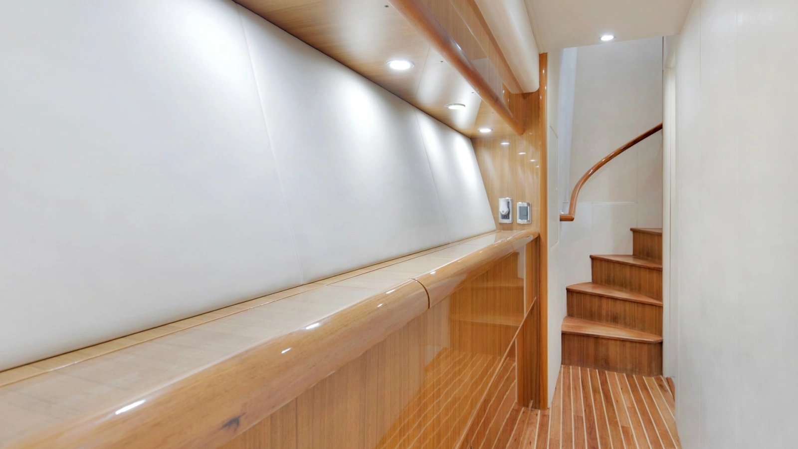 2007 74 Viking Enclosed Bridge Never Settle Hallway (2)