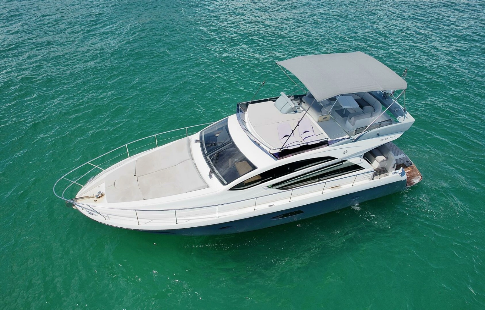 Rodman Muse - Lluvet - Exterior Profile