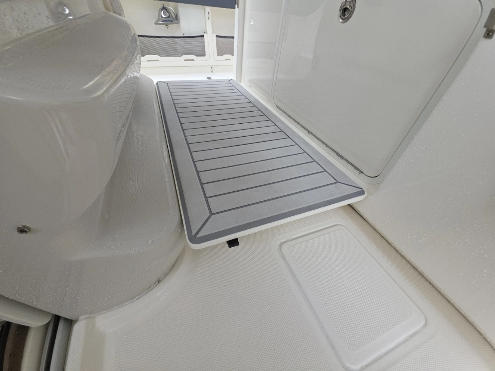 2021 Boston Whaler 420 Outrage BFT-Profile