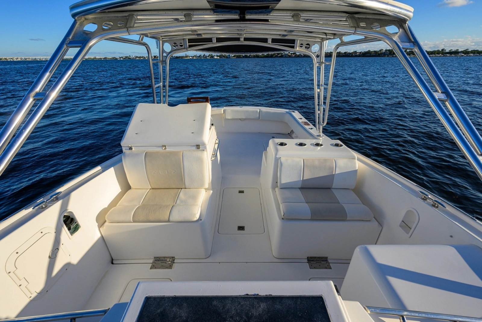 Aura 28 Heron's Catch - Exterior Helm