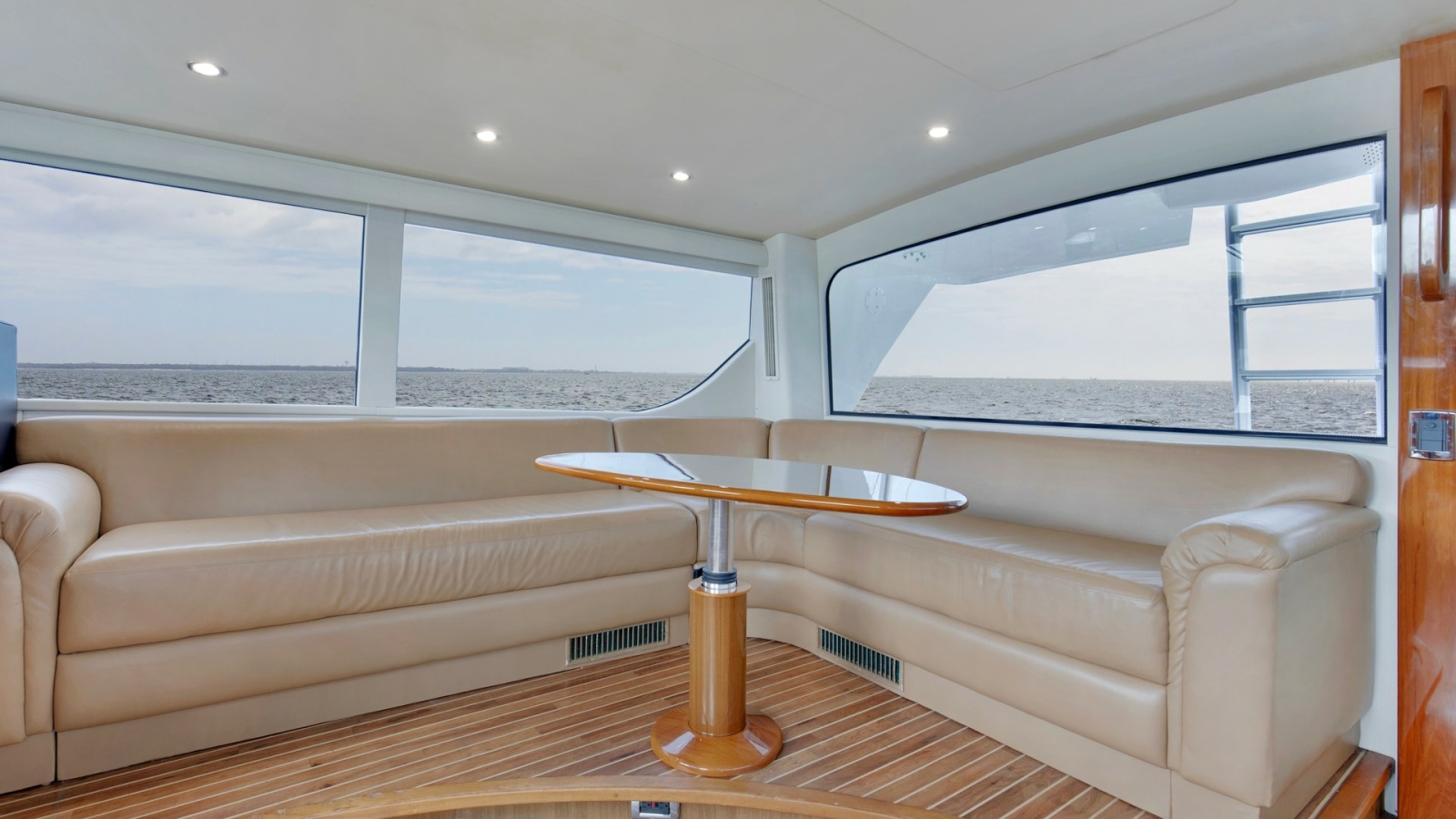 74' 2007 Viking 74 Enclosed Bridge