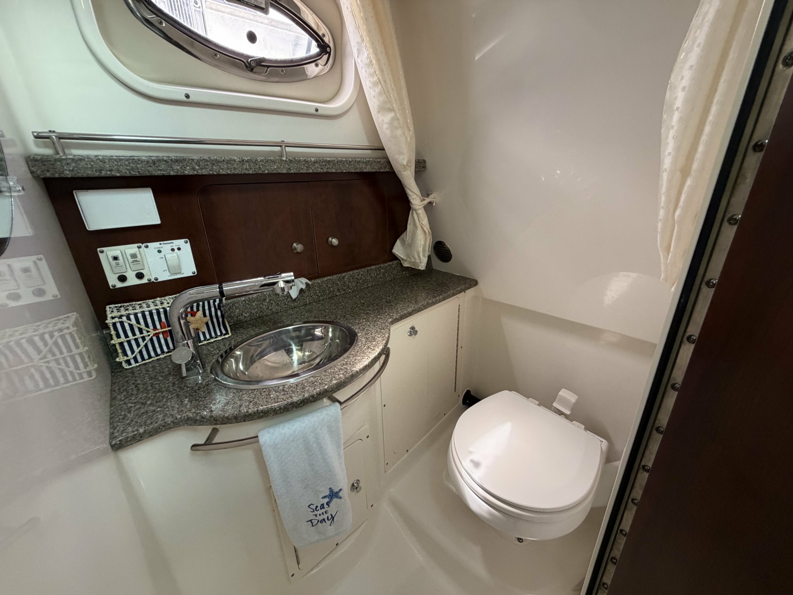 2016 Robalo R305