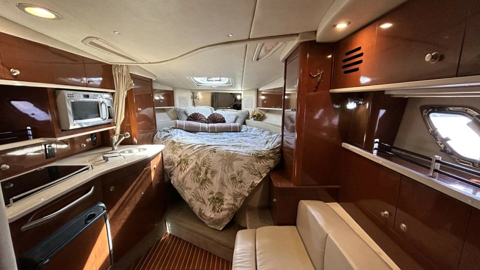 2009 Sea Ray 310 Sundancer  Andrews Place Stateroom