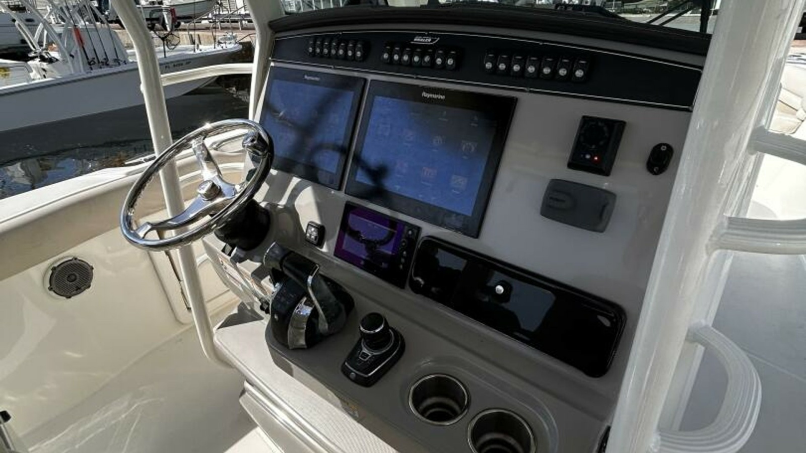 33' 2017 Boston Whaler 330 Outrage