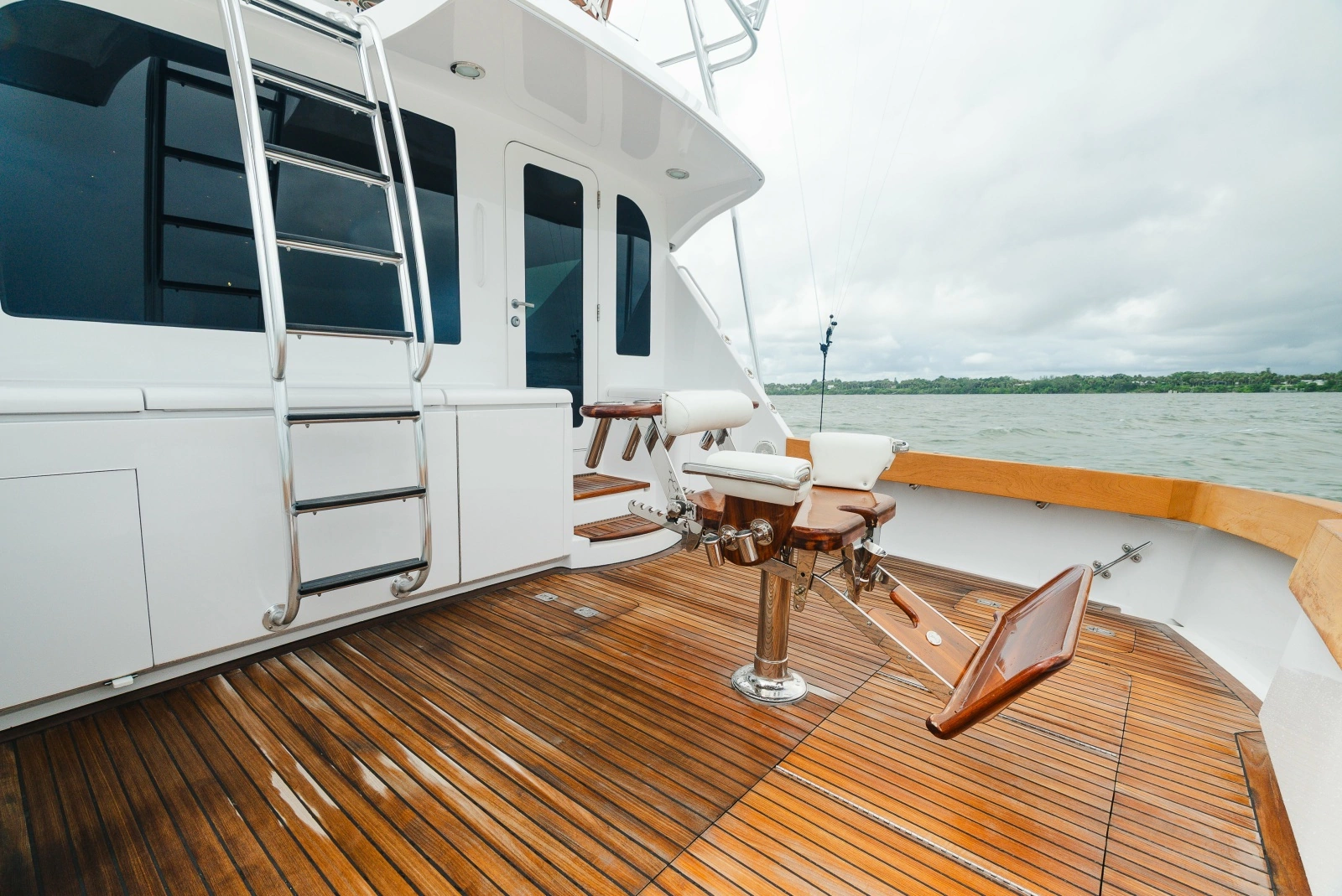 2005 Hatteras 60 Convertible