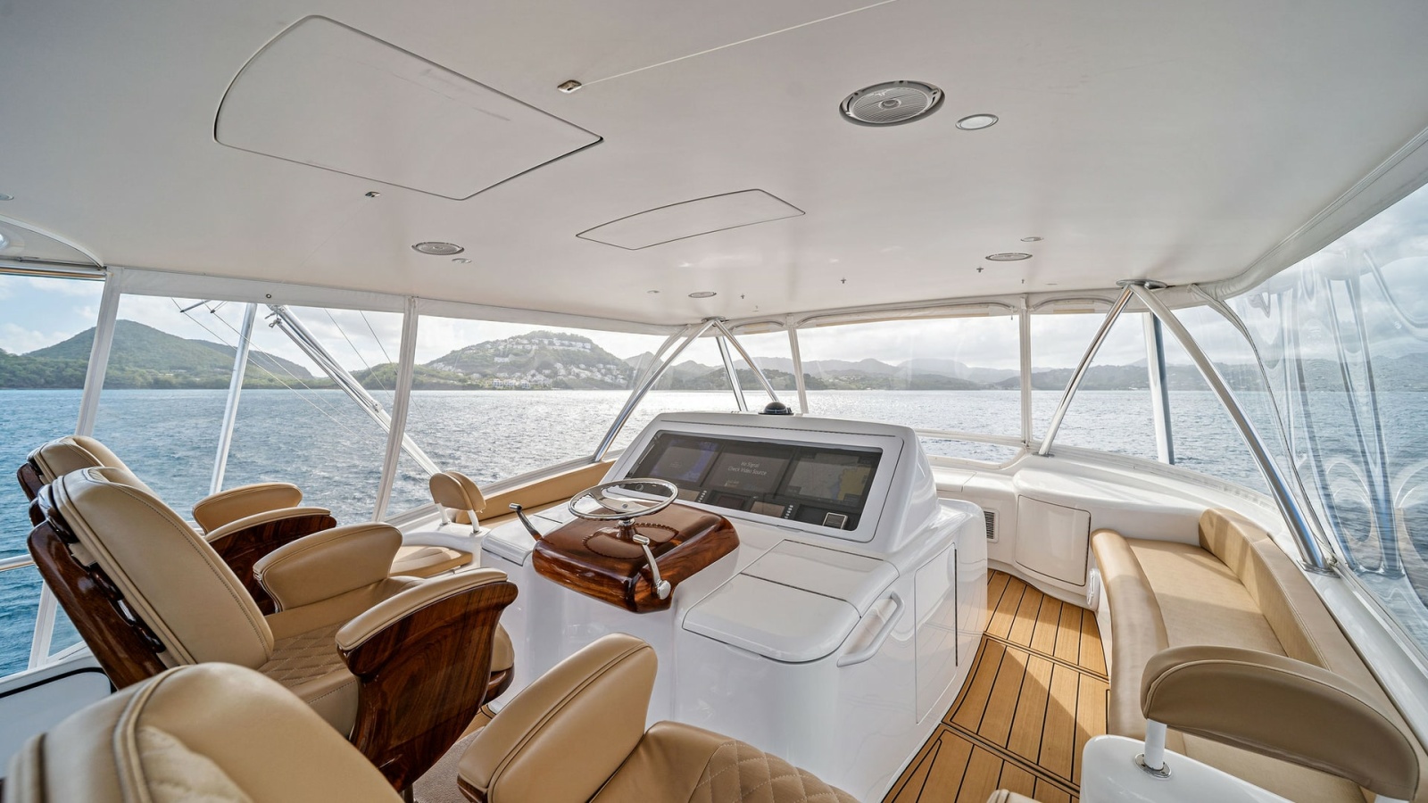 Spacious Helm with Panoramic Views
