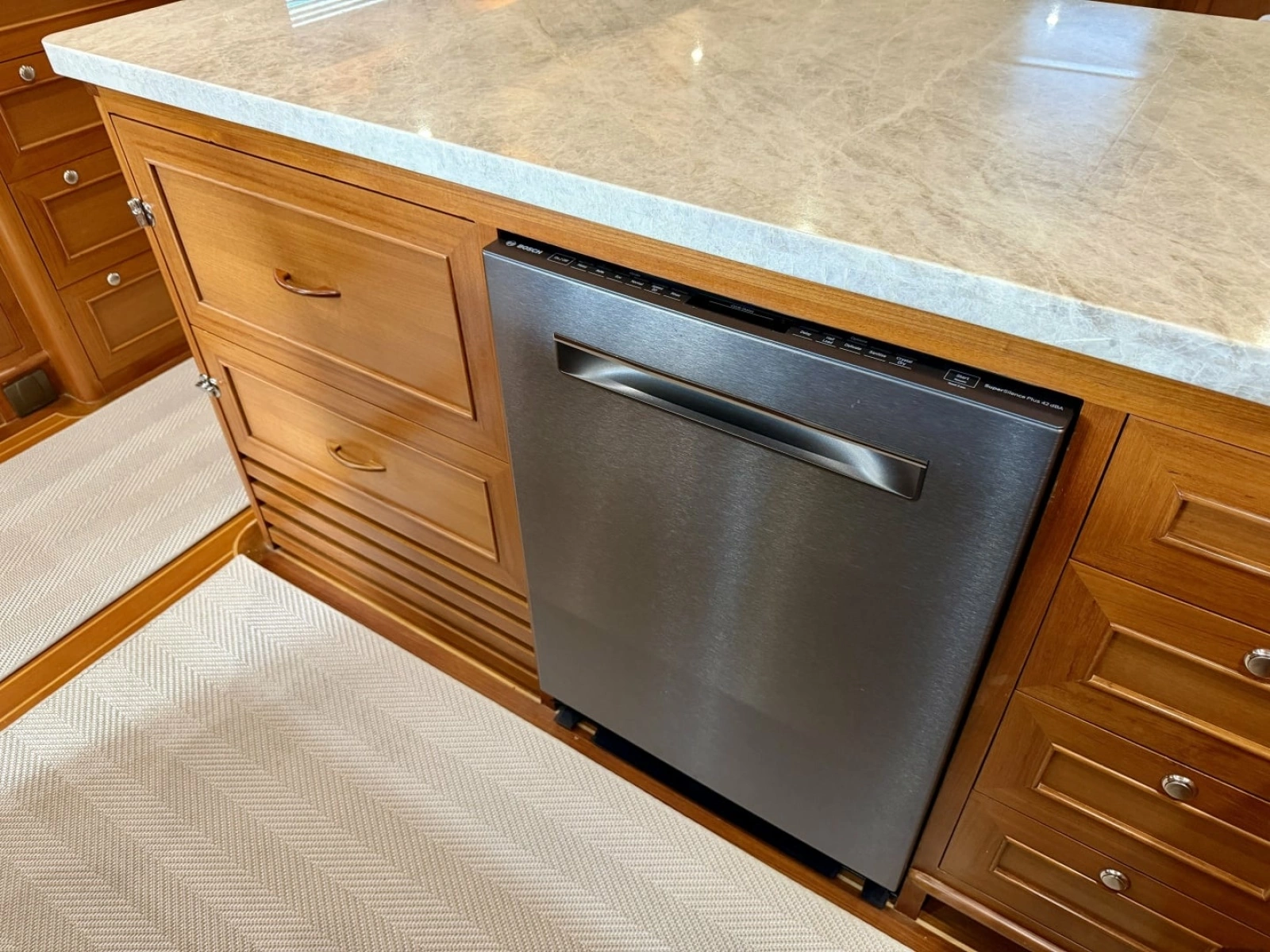 Alaskan 70 OHANA - Galley Dishwasher