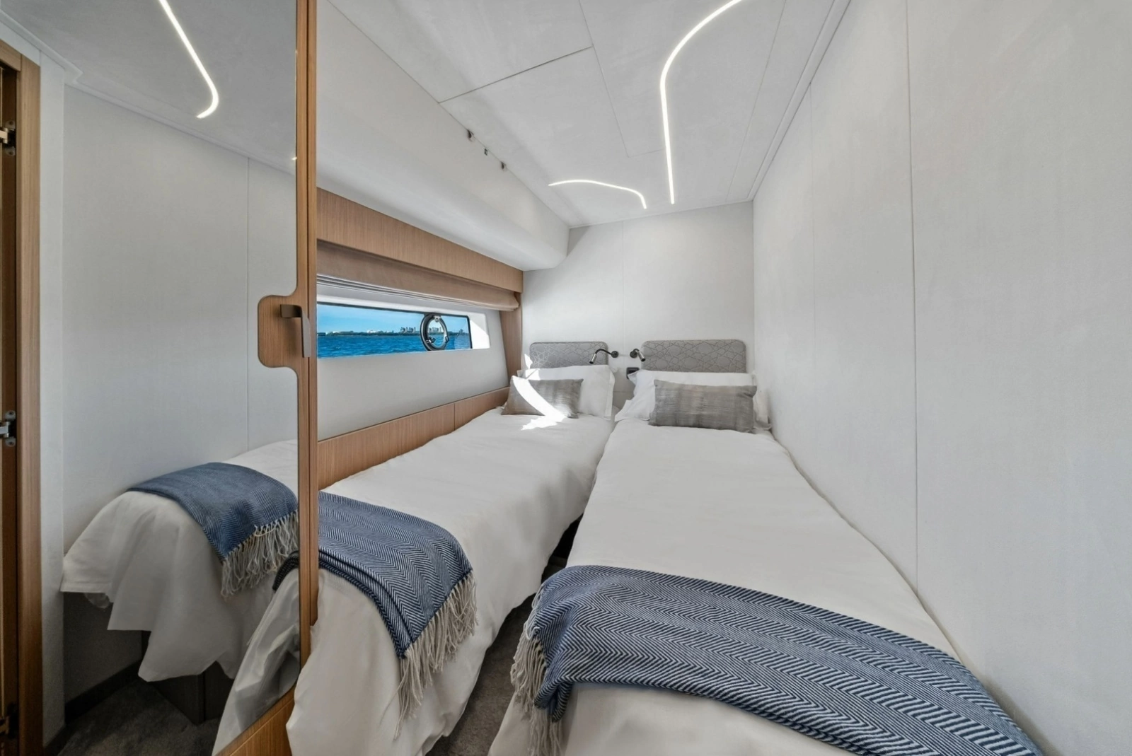 2026 F5.7 Prestige Yachts