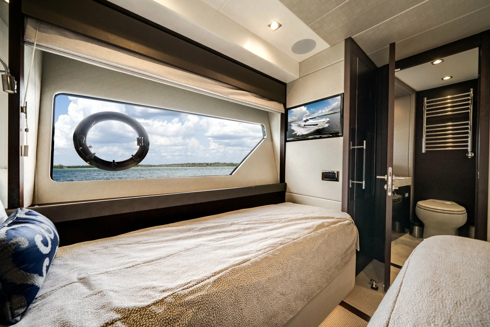 2019 Sunseeker 76 Flybridge