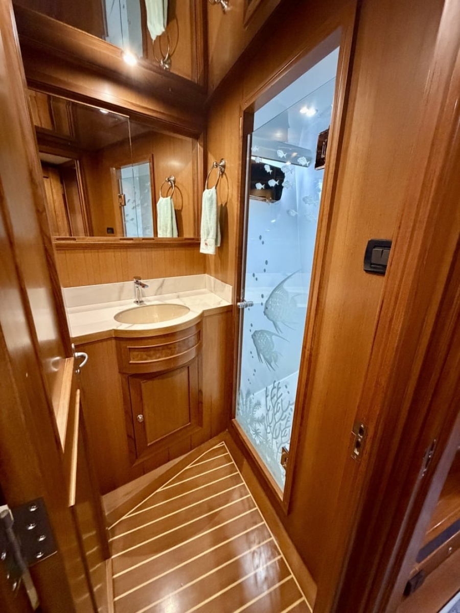 Alaskan 70 OHANA - VIP Stateroom Ensuite Head