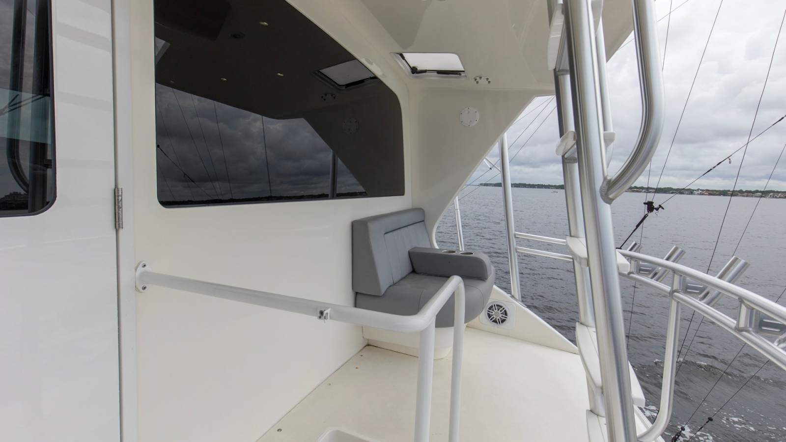 74' 2007 Viking 74 Enclosed Bridge