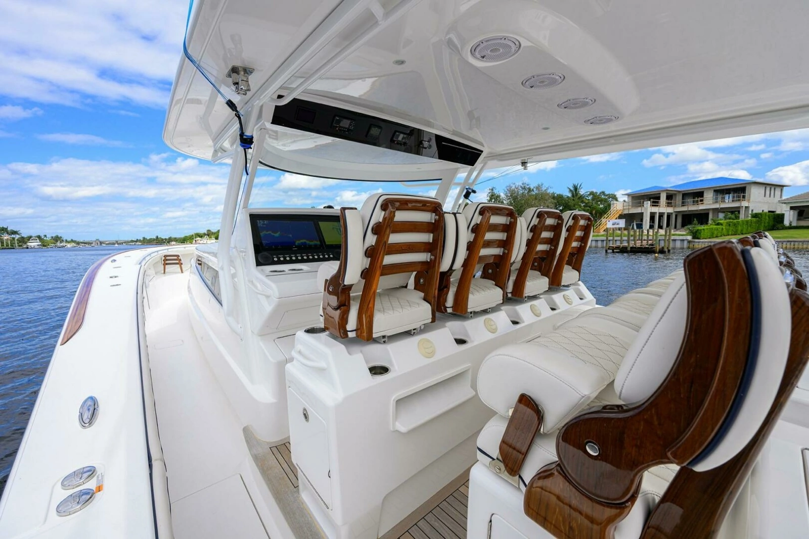 Valhalla 55 - LITTLE KEMOSABE - Port View of Helm Seating