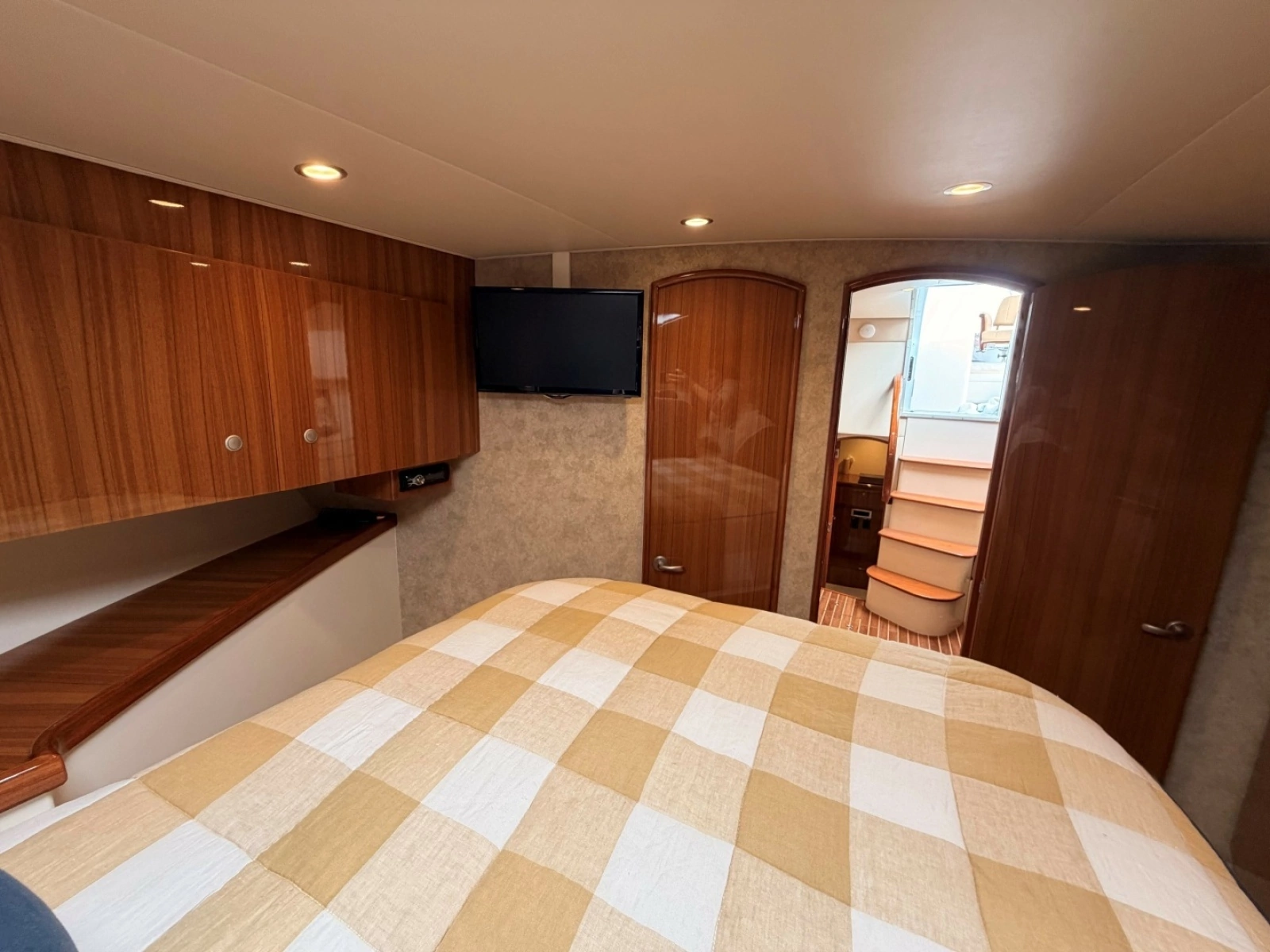 Viking 42 UNREEL - Stateroom