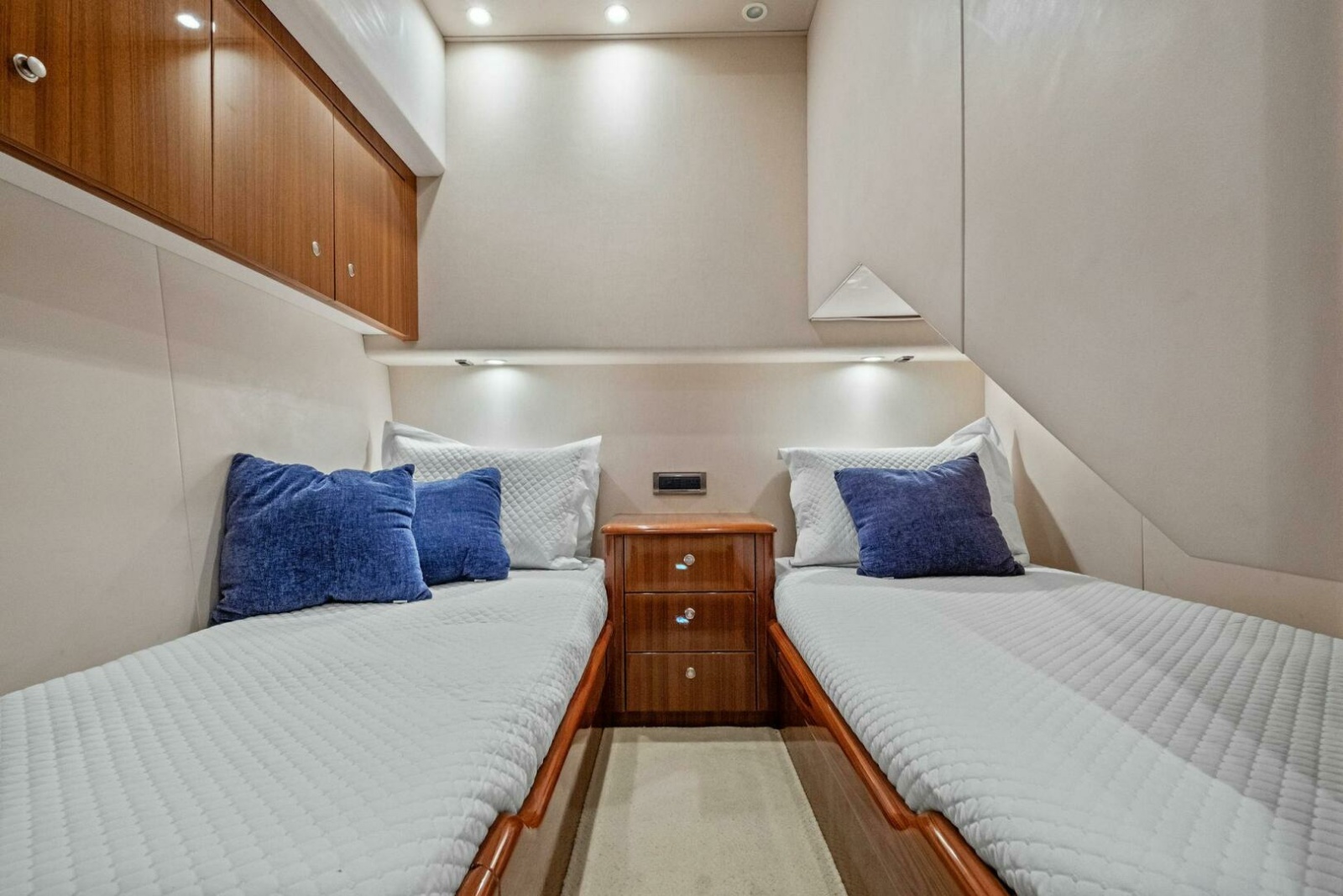 64' 2008 Viking 64 Convertible