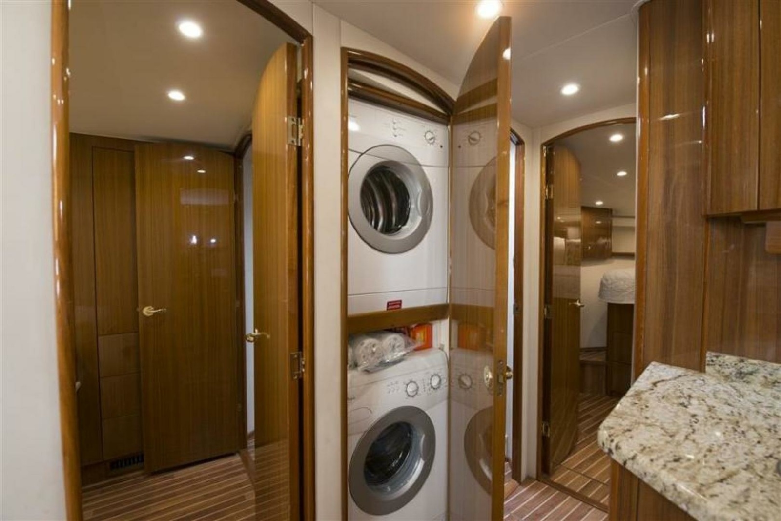 52' 2008 Viking 52 Sport Coupe