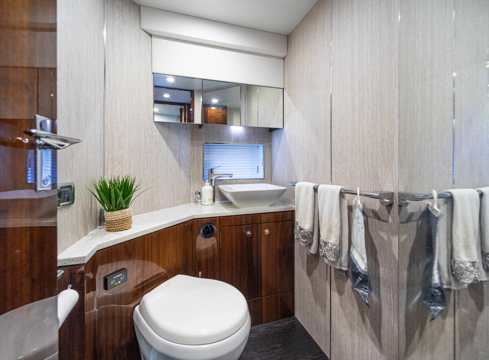 2019 Fairline Squadron 53