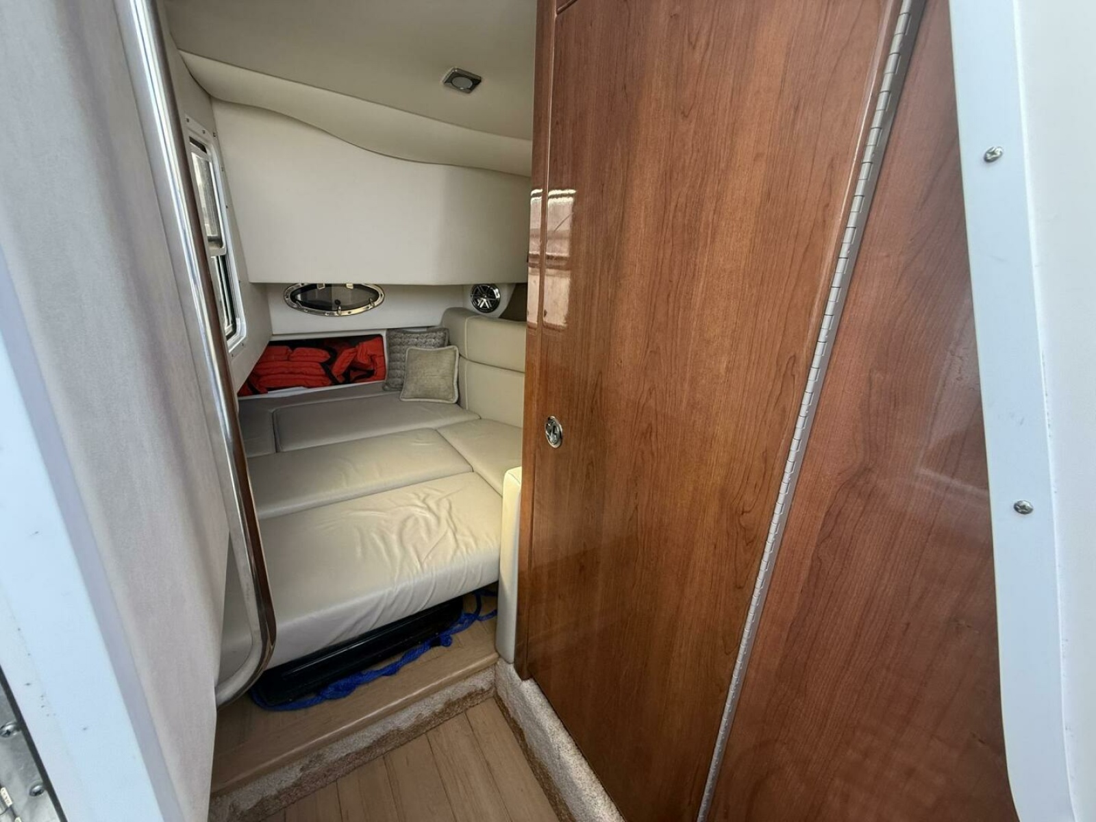 Formula 33 -  Cabin