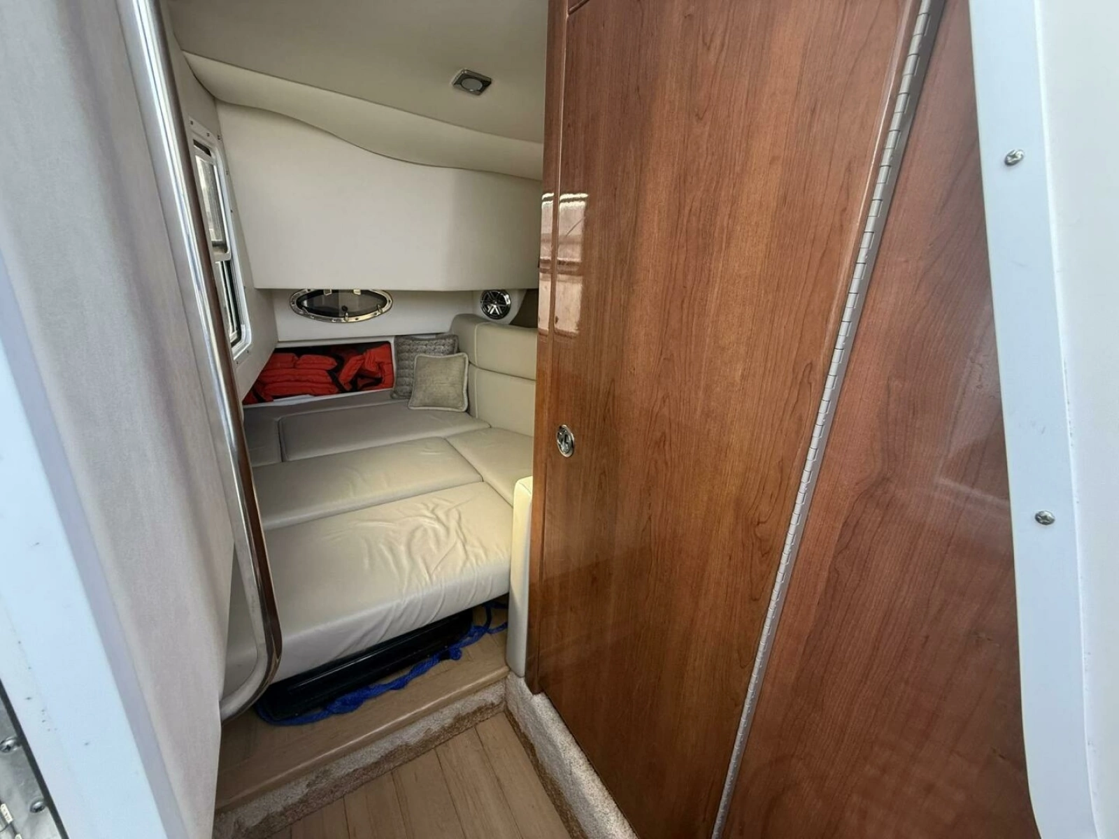 Formula 33 -  Cabin