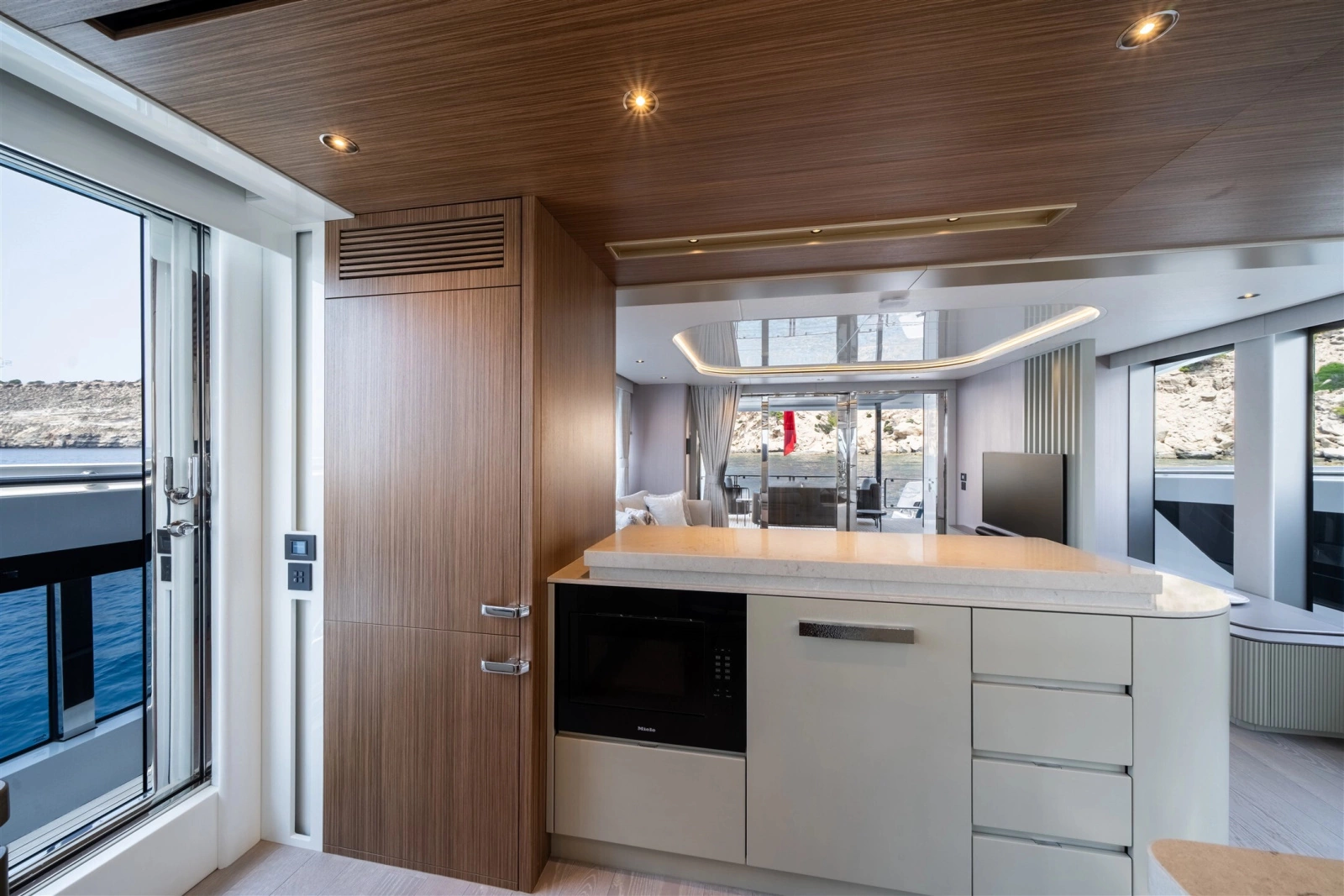 82 OCEAN ENCLOSED 82ft Sunseeker Yacht For Sale